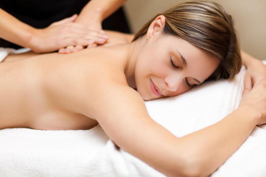 What Are the Health and wellness Conveniences of a Hot Rock Massage Therapy?